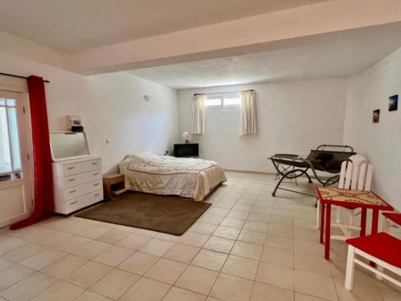 Lagkada bei Makry Gialos MIT BESICHTIGUNGSVIDEO! Kreta, Makry Gialos: 4-Zimmer-Erdgeschosswohnung in Strandnähe zu verkaufen Wohnung kaufen